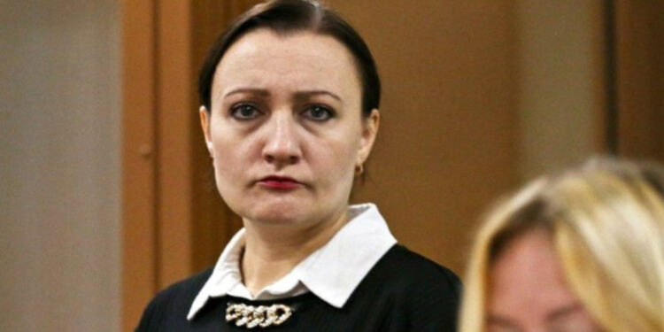 Kërkoi vrasjen e Putinit për luftën në Ukrainë, drejtoresha ruse e teatrit dënohet me 8 vjet burg