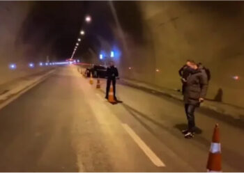 Përplasi efektivin e policisë/ Arrestohet 21-vjeçarja, dyshohet se drejtonte makinën nën efektin e drogës