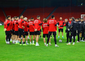 Sfida me Çekinë, Sylvinho dërgon në tribunë 4 futbollistë