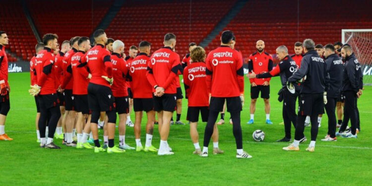 Sfida me Çekinë, Sylvinho dërgon në tribunë 4 futbollistë