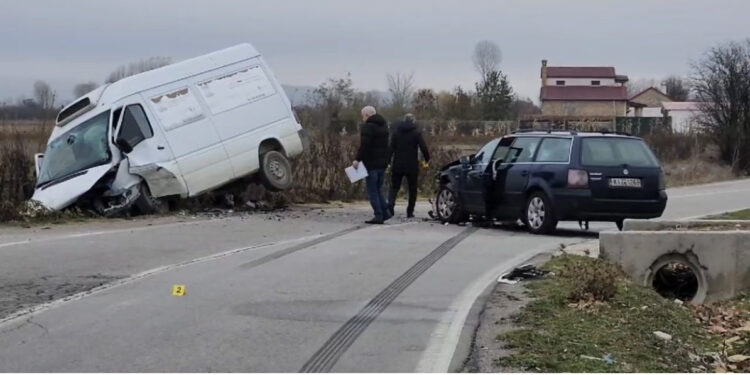Aksident i rëndë në Maliq! Përplasen dy automjete, plagosen shtatë persona