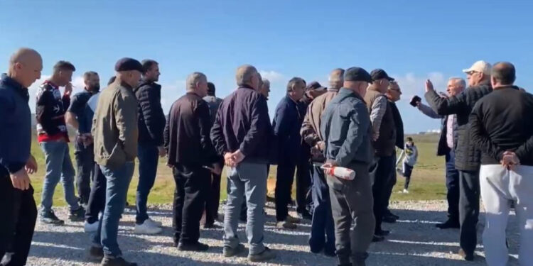 Mbetjet e rrezikshme u depozituan pranë qytetit, banorët e Durrësit ngrihen në protestë