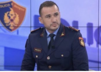 Gazetarja: Safet Bajri i uli bre*ët te gjunjët policisë së Ilir Prodës!