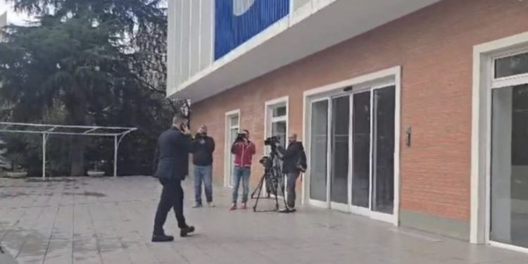 Blushi sërish në selinë e PD, PL kërkon më shumë kandidatë në listat e sigurta