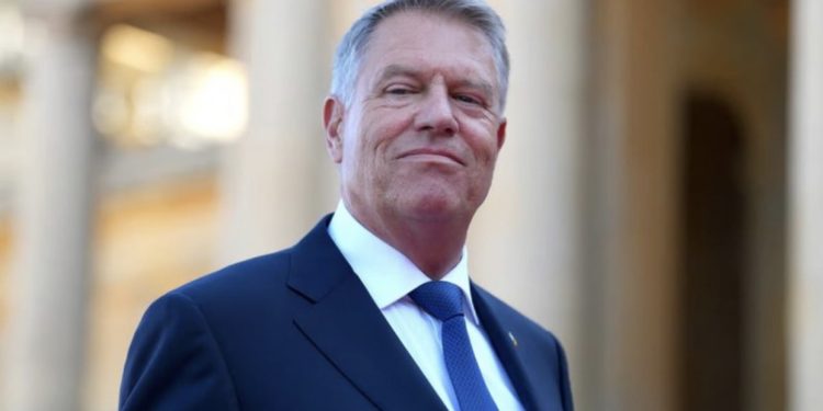 Presidenti rumun njofton dorëheqjen! E “rrëzojnë” protestat e opozitës. Zgjedhjet e reja më 4 maj