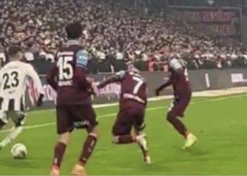 Video që po shpërndahet në gjithë Turqinë, Ernest Muçi driblon i vetëm gjithë ekipin e Trabzonsporit