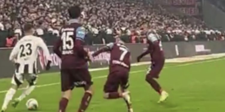 Video që po shpërndahet në gjithë Turqinë, Ernest Muçi driblon i vetëm gjithë ekipin e Trabzonsporit