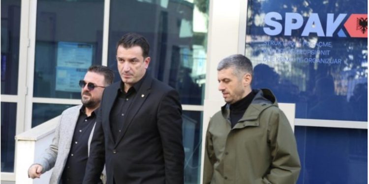 EMRAT/ Një në burg dhe të tjerët me detyrim për t’u paraqitur, ja akuzat e SPAK për 6 biznesmenët që iu bashkuan mekanizmit pasurues të Veliajt