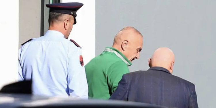 Meta dërgon audio-mesazh nga qelia: Më ka kërcënuar…