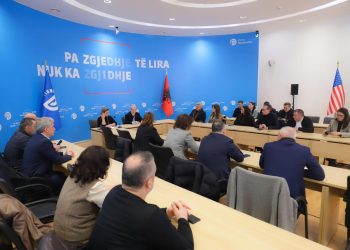 Berisha-deputetëve: Lini çdo gjë dhe merruni me regjistrimet e diasporës! Programi ynë është Kushtetuta jonë