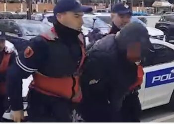 EMRAT/ Arrestohet 37-vjeçari, në pranga edhe pasagjeri, lëviznin me mjet të rrezikshëm në Tiranë