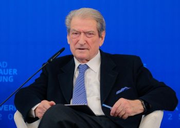 Berisha: Shqiptarët ikën nga vendi për shkak të varfërisë, sepse prindërit nuk mund të ushqenin fëmijët