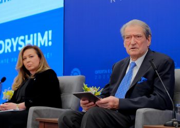 Berisha: Diktatori sot nuk ka Sigurim, por ka Pojën, Xhevdet Troplinët e Bajrët që shpalosin autokolonat e tyre