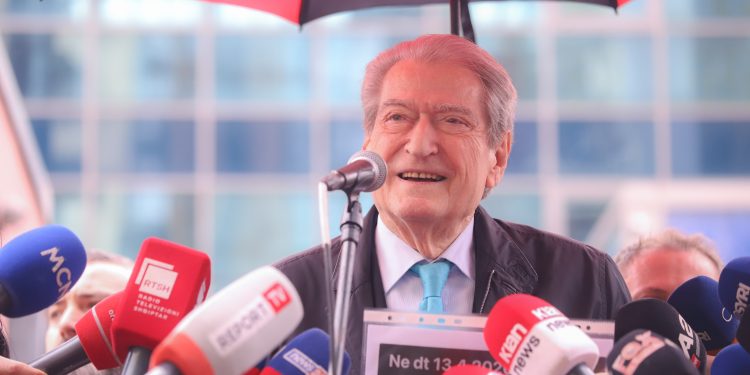 Rrethimi i gjykatës speciale/ Berisha: Grusht shteti brenda shtetit! Rama dhe Veliaj do ndëshkohen për këtë akt
