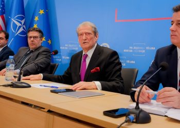 Berisha: Trump renditi armikun e brendshëm si më të rrezikshëm dhe ky armik personofikohet me një monstër si Xhorxh Sorosi