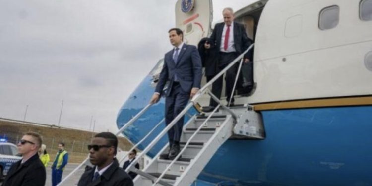 Sekretari amerikan i Shtetit mbërrin në Arabinë Saudite për bisedime me zyrtarët rus