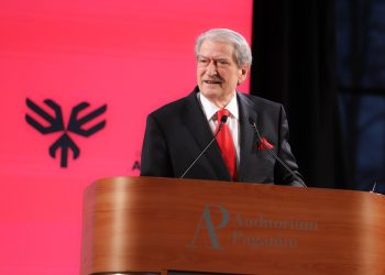 Berisha nga Italia: Rama shkallmoi nga ardhja e Chris LaCivita! Hija e McGonigal do e ndjekë atë gjer në fund të jetës