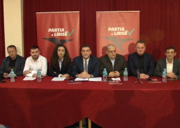 Tedi Blushi takim me strukturat e PL në Kamëz: Rakip Suli është “vëllai siamez” i Erion Veliaj. Kamza do t’i prijë fitores së PL në Qarkun e Tiranës