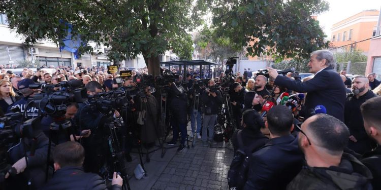 Berisha lexon letrën për Dumanin: Politika e Shqipërisë pa opozitë dështoi në SHBA, do dështojë edhe këtu