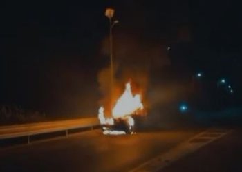 Gjenden mbetje kockore brenda një makine të djegur në Podujevë