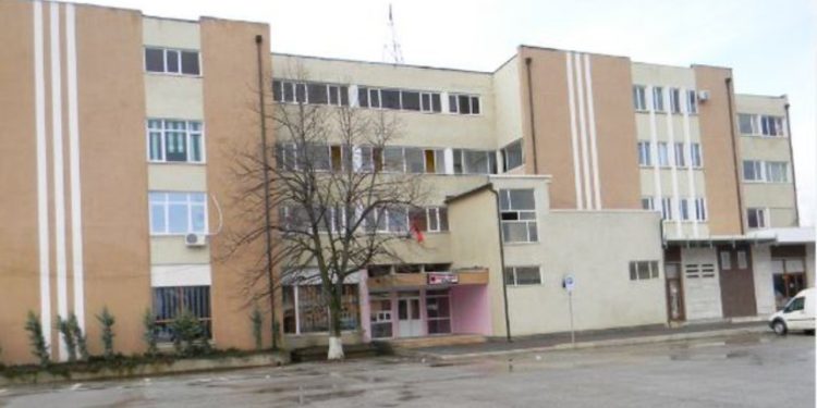 Lirohet nga detyra prefekti i Qarkut të Kukësit/ Ja kush e zëvendëson