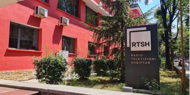 Skandali me procesin e zgjedhjes së Drejtorit të RTSH, japin dorëheqjen 2 anëtarë të Këshillit Drejtues