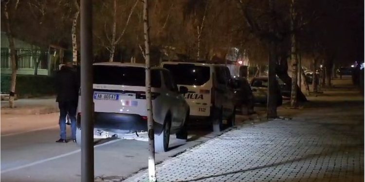 Plagosja në Korçë, i riu kishte dalë nga burgu dy muaj më parë, sherri ndodhi në një lokal