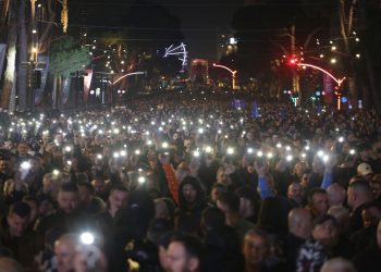 Mbyllet protesta/ Berisha niset për në Itali