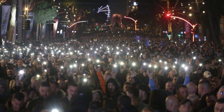 Mbyllet protesta/ Berisha niset për në Itali