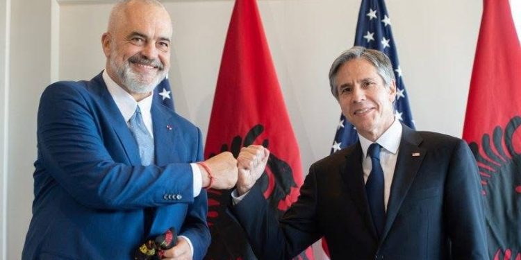 Tedi Blushi: Shqipëria në emergjencë kombëtare, desorosifikimi është çelësi i shpëtimit!