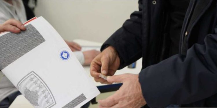 Rreth 28% e qytetarëve votuan deri në orën 15:00: Si ishte pjesëmarrja gjatë vitit 2021 deri në këtë orë?