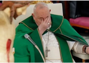 Papa Françesku ndërpret fjalimin për shkak të bronkitit: Kam vështirësi në frymëmarrje!