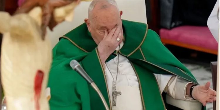 Papa Françesku ndërpret fjalimin për shkak të bronkitit: Kam vështirësi në frymëmarrje!