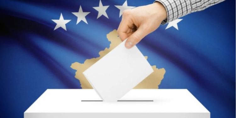 Zgjedhjet në Kosovë/ Pak minuta deri në mbylljen e qendrave të votimit, pritet raportimi nga KQZ në orën 19:30