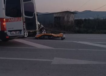 Aksident fatal në Lushnje-Berat, humb jetën një 65-vjeçare