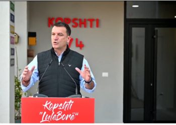 Kulmi i shërbimit të turpshëm me pamje të gatshme/ Ja TV që jepnin “live” Veliajn në takim elektoralë, ndërsa ai ndodhej në qeli