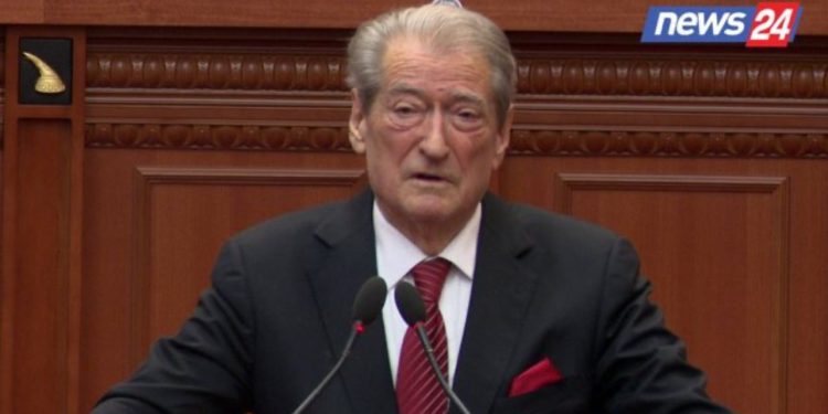 “Ajo ka hapur shampanjën, po feston”, Berisha akuza Belinda Ballukut: Zullumqare si ajo Shqipëria s’ka pasur në histori. E ka vendin tek Veliaj!