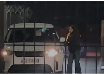 Ajola Xoxa kthehet nga Roma, shoqërohet nga oficerët e BKH në Rinas