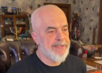 Rama ironizon opozitën: Patën ditë masturbimi kolektiv si adoleshentët me fotot e aktoreve