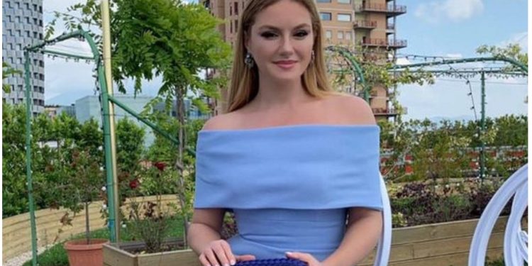 “35 mijë dollarë një fustan”, gazetarja zbulon blerjet “e çmendura” të Ajola Xoxës