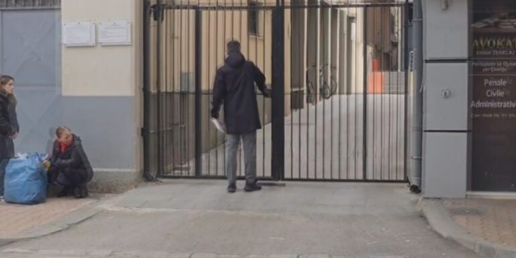 Veliaj kalon natën në qeli, Sekretari i Përgjithshëm e viziton me libër për të lexuar