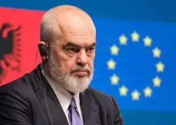 “Gjërat nuk po shkojnë mirë për Edi Ramën”, Huffington Post: Po i shpërthen fronti i brendshëm! Opozita synon të mundë kryeministrin në zgjedhje duke luajtur kartën e Trumpizmit