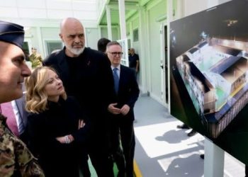 Emigrantët në Shqipëri/ Media italiane: Meloni braktis planin, në vend të aplikantëve dërgon kontigjentë të tjerë, dyshime për kostot dhe efektivitetin