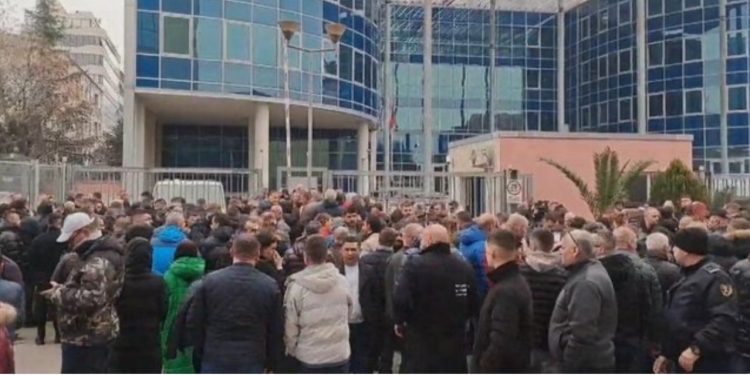 Skandali/ Garda kërkoi ndihmë për protestën Anti-SPAK të mbështetësve të Veliajt, policia refuzon!