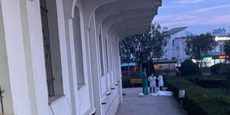 E rëndë në Tiranë/ Pacienti hidhet nga lartësia e Sanatoriumit dhe gjen vdekjen