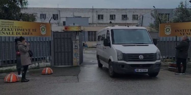 Pas ndalesës në bashki, Rama shkon për vizitë në paraburgimin e Veliajt