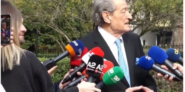 Berisha: Veliajt në Durrës i dërgojnë Xhevdet Troplinin për t’i mbyllur gojën