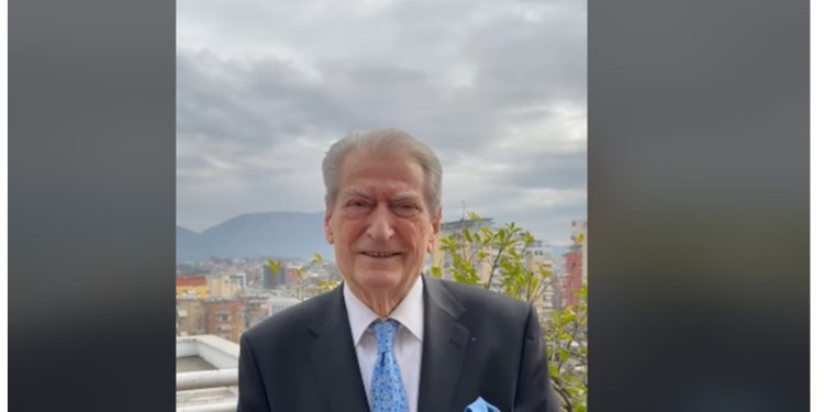 “Rama fshin fotot me Alex Soros!” Berisha: 3 vite më parë bashkë me Yuri Kim fshinë fotot e mia nga ekspozita e 100 vjetorit të marrëdhënieve me SHBA-të