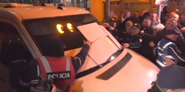 Protesta pro Veliajt/ SPAK dhe Gjykata i kërkojnë llogari policisë: Pse nuk morët masa?