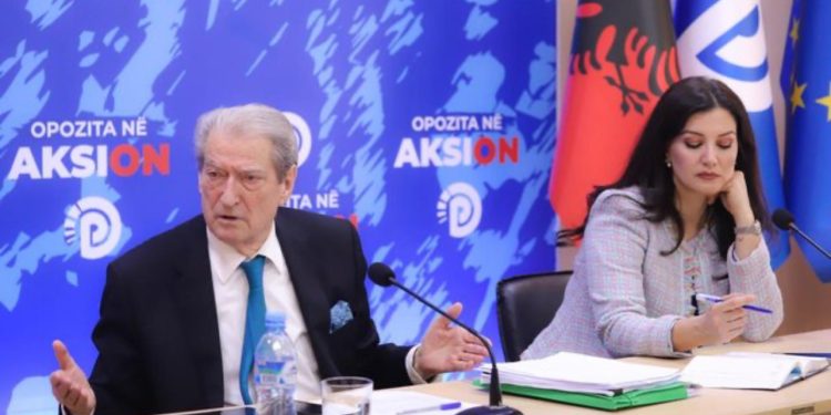 Fotoja Beci-Kraja/ Berisha: Xhelati i sigurimit të shtetit, nuk duhej të ishte në SPAK, ai është shkarkuar në 1995